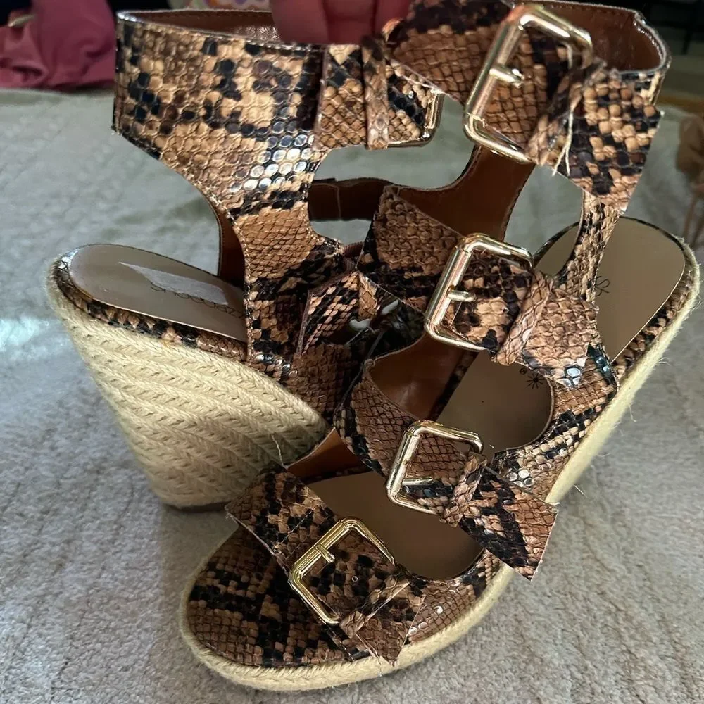 Shoe Dazzle Snakeskin buckle espadrilles wedges sz 7.5 NWOT